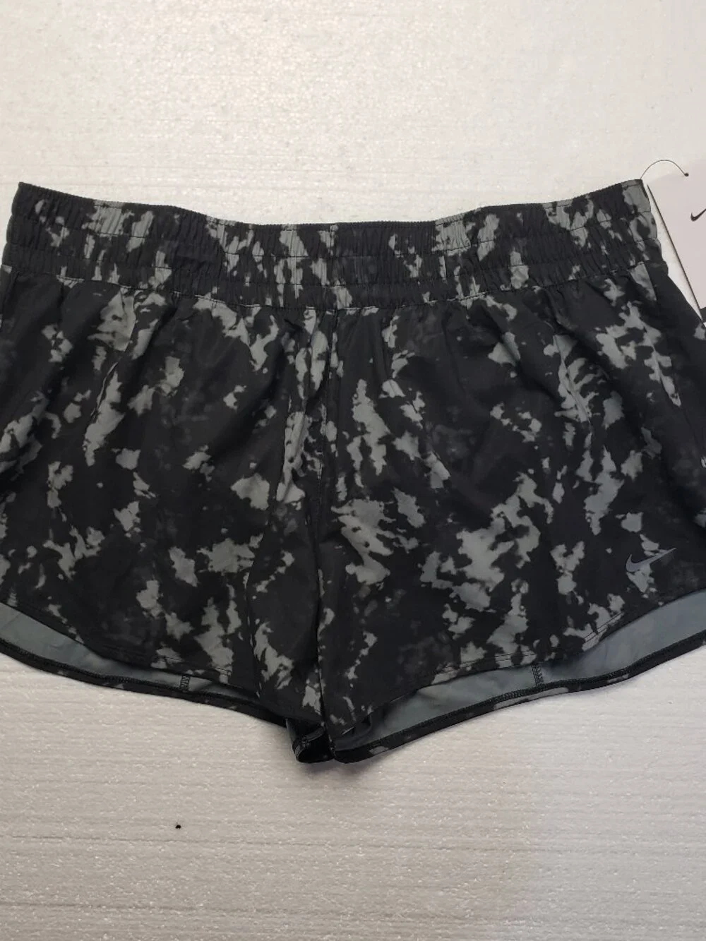 Nike Women's Dri-Fit Mid-Rise 3" Brief-Lined Printed Short in Black size XL NWT - Picture 5 of 12
